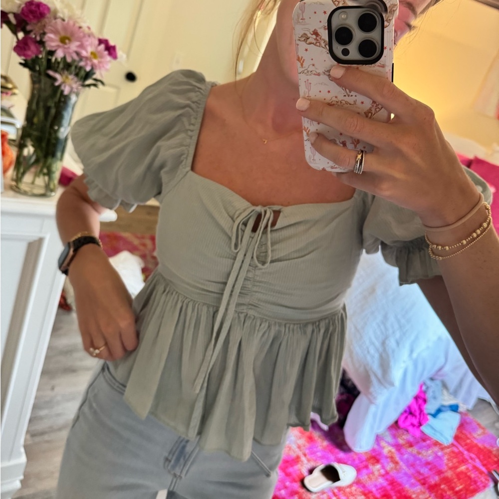 Women's Light Green Puff Sleeve Top